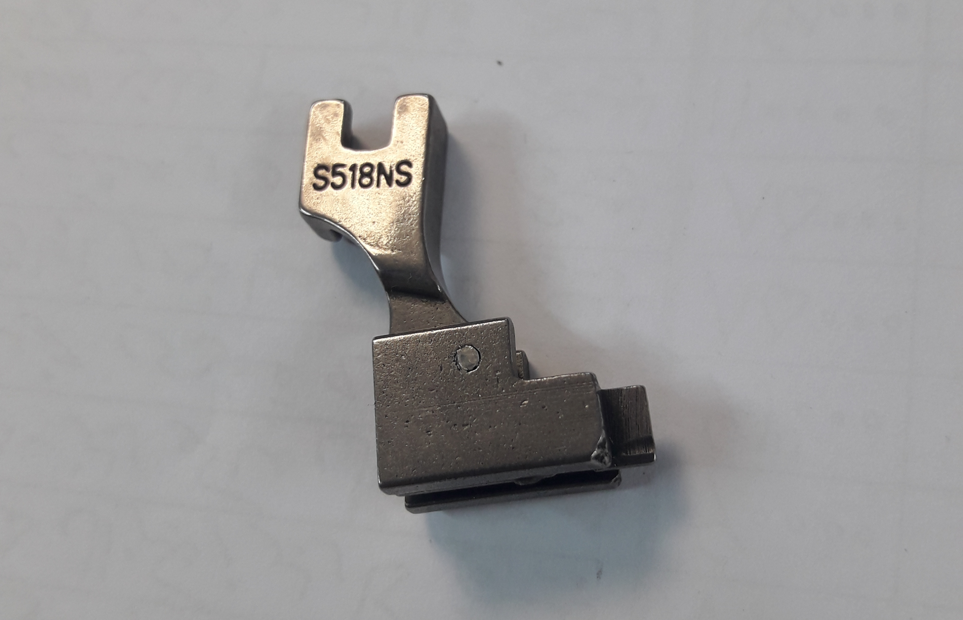 پایه زیپ مخفی چرخ خیاطی صنعتی